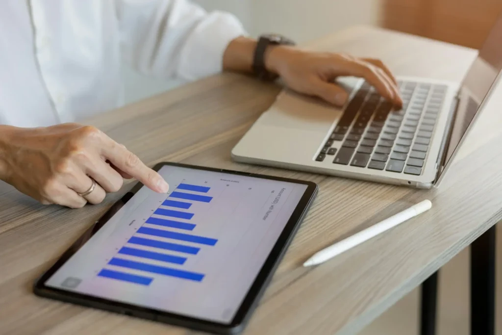 Marketer reviewing cross-DSP campaign performance and unified analytics on a digital dashboard to optimize programmatic advertising.